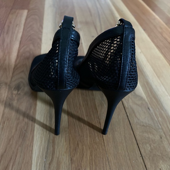 NWOT SHEIN black high heels with gold accent chain on shoe 4” heel, Size 10 - Picture 6 of 10